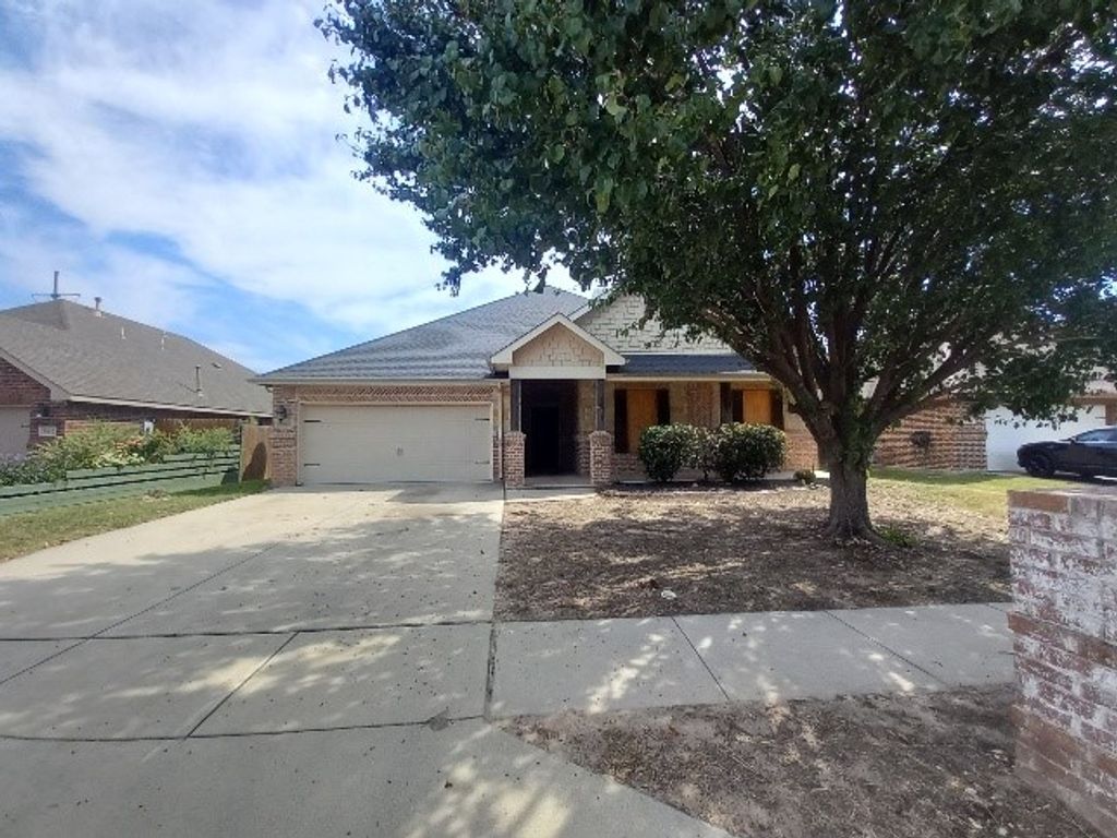 5828 Caballo Street, Fort Worth, TX 76179