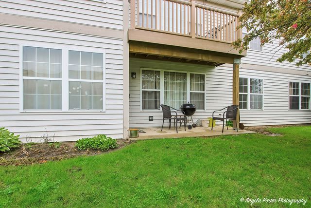 1152 N Red Oak Circle 1, Round Lake Beach, IL 60073