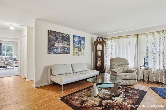 1152 N Red Oak Circle 1, Round Lake Beach, IL 60073