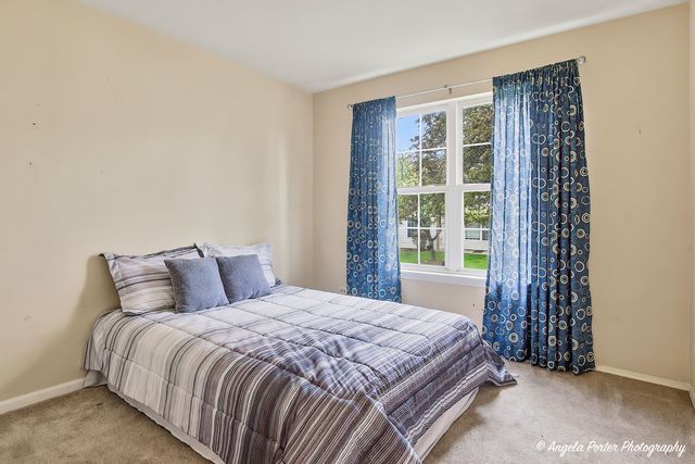 1152 N Red Oak Circle 1, Round Lake Beach, IL 60073