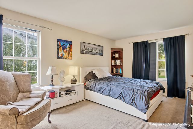 1152 N Red Oak Circle 1, Round Lake Beach, IL 60073