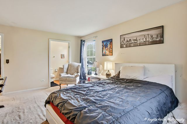 1152 N Red Oak Circle 1, Round Lake Beach, IL 60073