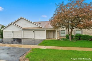 1152 N Red Oak Circle 1, Round Lake Beach, IL 60073