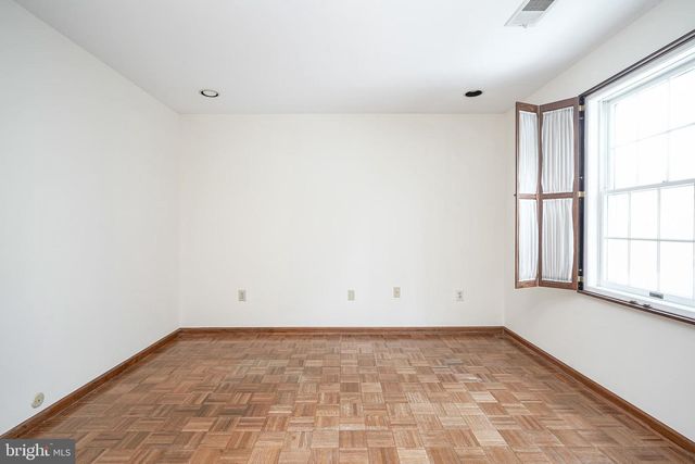 225 WAGON WHEEL LN, Columbus, NJ 08022