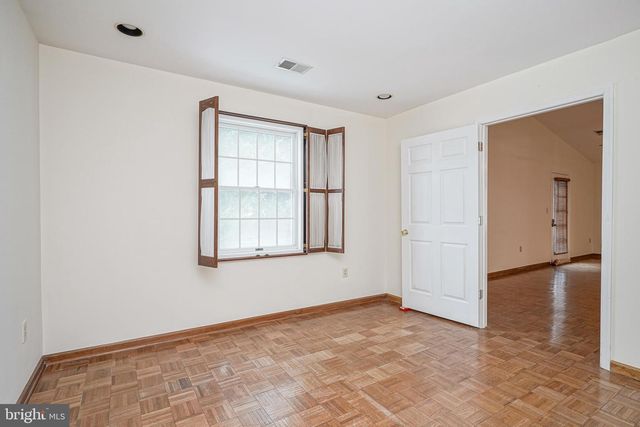 225 WAGON WHEEL LN, Columbus, NJ 08022