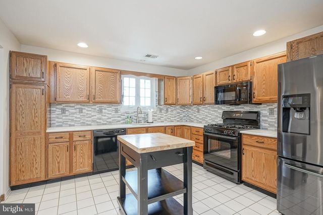 225 WAGON WHEEL LN, Columbus, NJ 08022