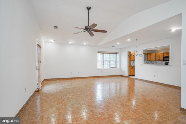 225 WAGON WHEEL LN, Columbus, NJ 08022