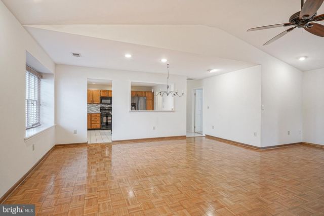 225 WAGON WHEEL LN, Columbus, NJ 08022