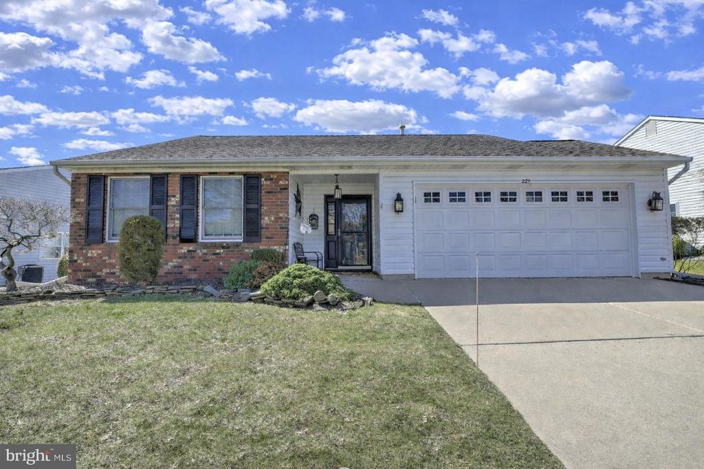 225 WAGON WHEEL LN, Columbus, NJ 08022