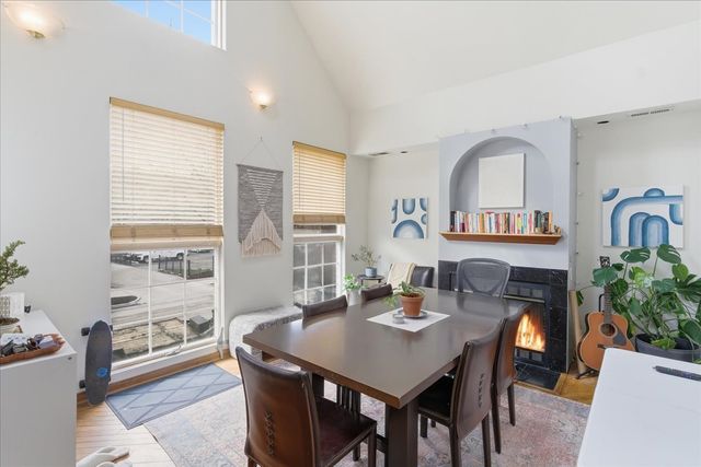 2016 W Charleston Avenue, Chicago, IL 60647