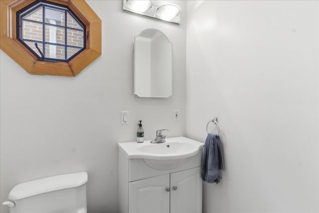 2016 W Charleston Avenue, Chicago, IL 60647