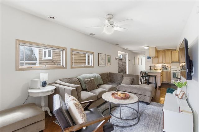 2016 W Charleston Avenue, Chicago, IL 60647