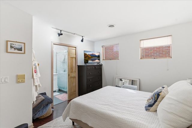 2016 W Charleston Avenue, Chicago, IL 60647