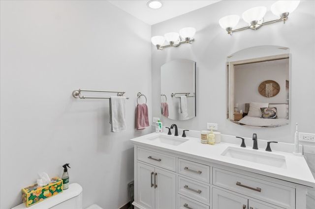 2016 W Charleston Avenue, Chicago, IL 60647