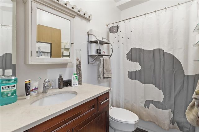 2016 W Charleston Avenue, Chicago, IL 60647