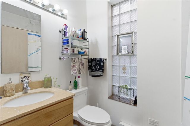 2016 W Charleston Avenue, Chicago, IL 60647