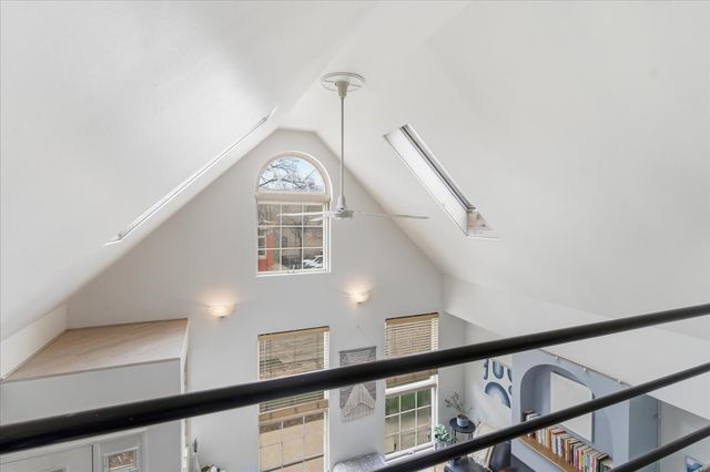 2016 W Charleston Avenue, Chicago, IL 60647