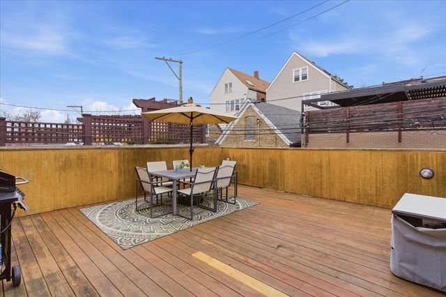 2016 W Charleston Avenue, Chicago, IL 60647