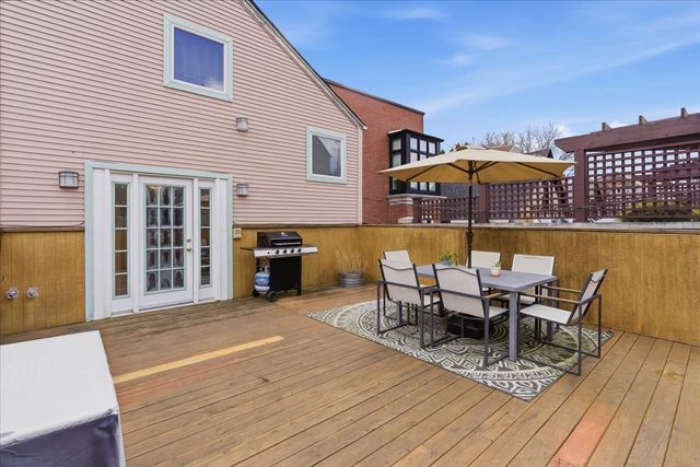 2016 W Charleston Avenue, Chicago, IL 60647