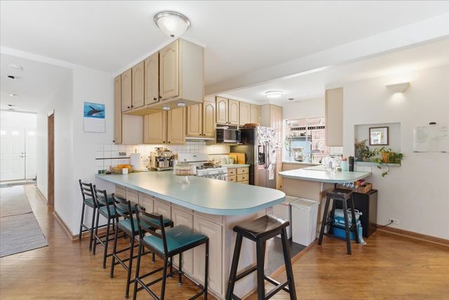 2016 W Charleston Avenue, Chicago, IL 60647