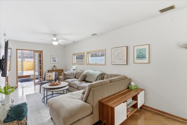 2016 W Charleston Avenue, Chicago, IL 60647