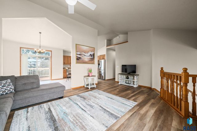 601 S Palmer Dr Drive, Brandon, SD 57005