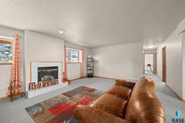 601 S Palmer Dr Drive, Brandon, SD 57005