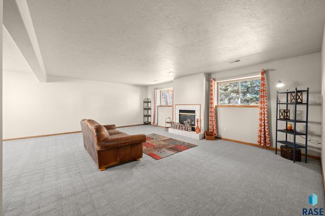 601 S Palmer Dr Drive, Brandon, SD 57005