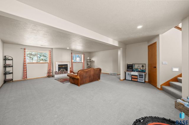 601 S Palmer Dr Drive, Brandon, SD 57005