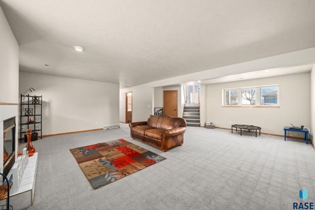 601 S Palmer Dr Drive, Brandon, SD 57005