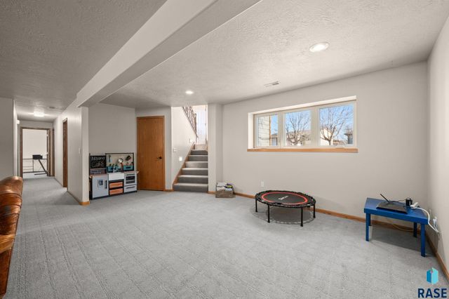 601 S Palmer Dr Drive, Brandon, SD 57005