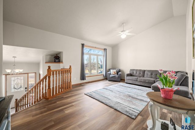 601 S Palmer Dr Drive, Brandon, SD 57005