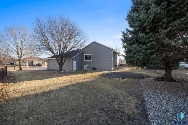601 S Palmer Dr Drive, Brandon, SD 57005