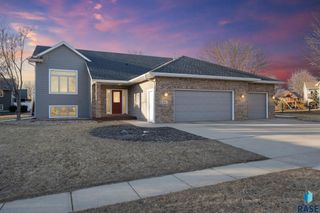 601 S Palmer Dr Drive, Brandon, SD 57005