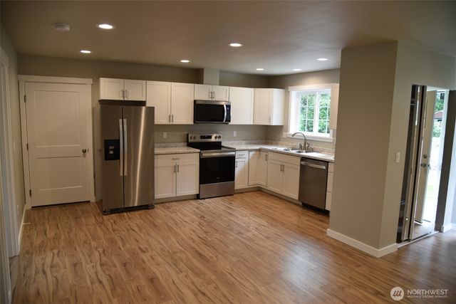 8452 Aspen Court, Maple Falls, WA 98266