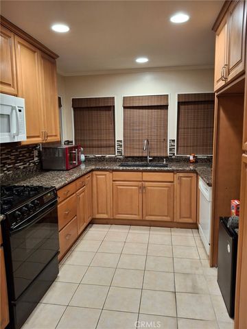 15455 Glenoaks Boulevard 226, Sylmar, CA 91342