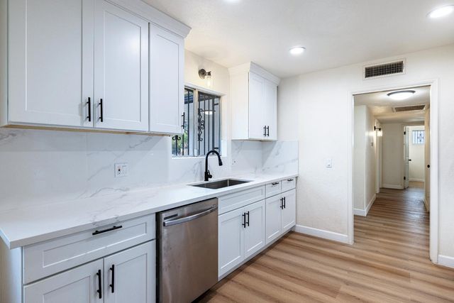 5167 E Balch Avenue, Fresno, CA 93727