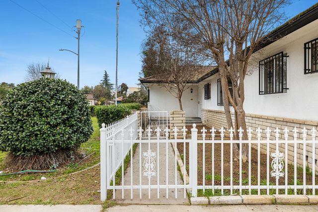 5167 E Balch Avenue, Fresno, CA 93727