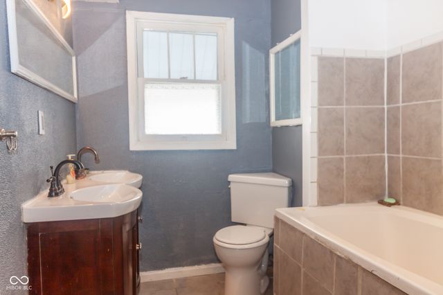 321 E 34th Street, Anderson, IN 46013