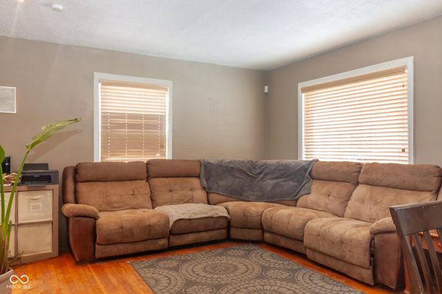 321 E 34th Street, Anderson, IN 46013