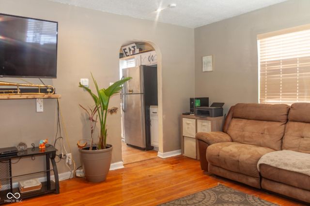 321 E 34th Street, Anderson, IN 46013