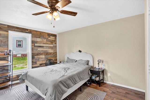 407 S Clarke Avenue, Clever, MO 65631