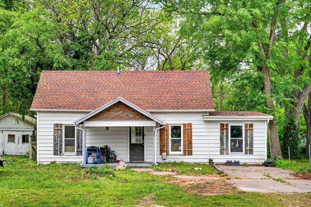 407 S Clarke Avenue, Clever, MO 65631