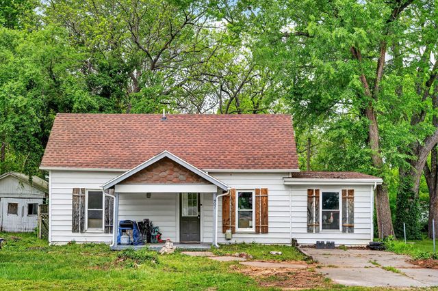 407 S Clarke Avenue, Clever, MO 65631