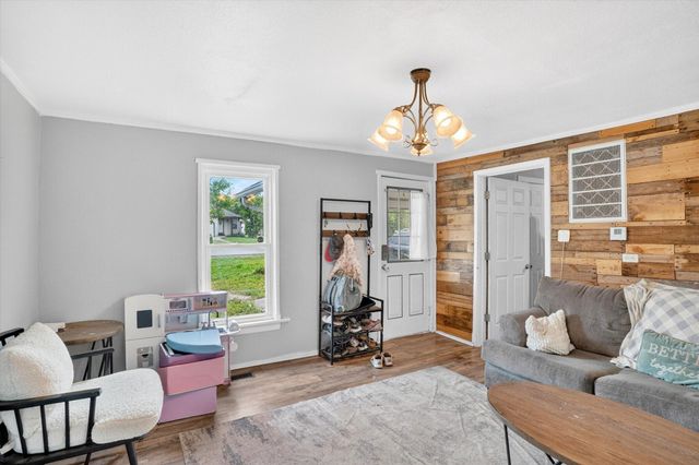 407 S Clarke Avenue, Clever, MO 65631