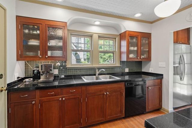 646 W 70th Terrace, Kansas City, MO 64113
