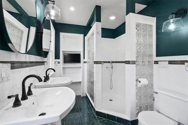 646 W 70th Terrace, Kansas City, MO 64113
