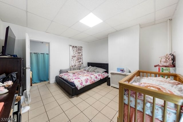 80 4Th St, Elizabeth City, NJ 07206