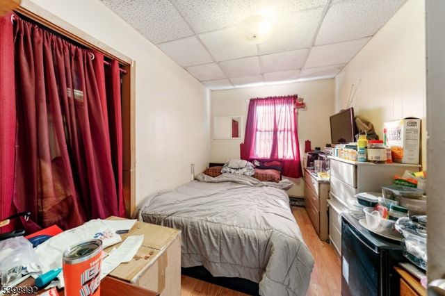 80 4Th St, Elizabeth City, NJ 07206