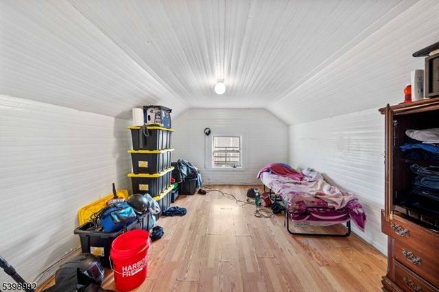 80 4Th St, Elizabeth City, NJ 07206